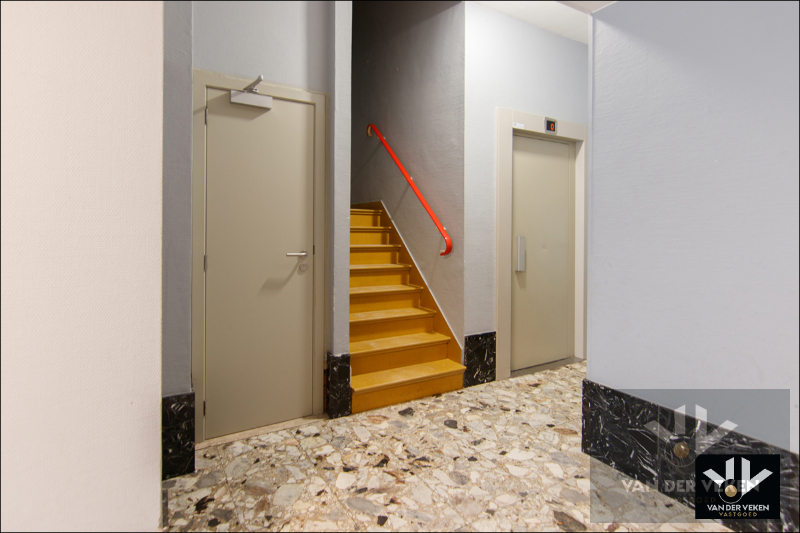 Op te frissen, lichtrijk appartement op toplocatie in bruisend Hasselt - foto 5