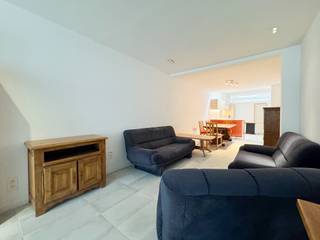 <p><strong>TE KOOP KOKSIJDE: </strong><br />Ontdek dit veelzijdige <strong>gelijkvloerse </strong>pand. Dit eigendom biedt een ruime en lichtrijke leefruimte met een volledig vernieuwde open keuken, perfect voor wie houdt van een open indeling.</p>