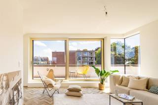 RUIM DUPLEX-APPARTEMENT MET GROOT TERRAS EN TOPLIGGING! In Residentie Marpent "Het Midden II", een kleinschalig gebouw met 14 appartementen, bevindt...