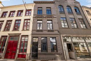 This unique city residence with commercial ground floor is located in the historic centre of Antwerp. A highly sought-after location thanks to...