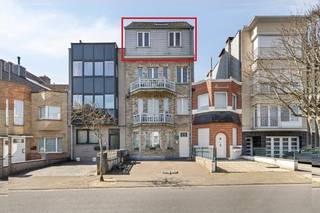 In de Hertstraat te Koksijde vinden we dit gerenoveerd duplex appartement (67 m²) te koop. Het appartement is zeer rustig gelegen doch...
