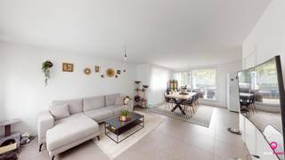 <p>Bij ImmoFusion 7/7 “open huis” : klik op onze 3D-TOUR.<br />Ervaar vastgoed alsof je er zelf doorloopt!<br /><br />Bent u op zoek naar een ruim en modern appartement in het centrum van Heusden? Zoek niet verder! Dit nieuw gebouwde duplex appartement, gelegen op de eerste verdieping, biedt alles wat u nodig heeft voor comfortabel en stijlvol wonen.<br /><br />Dit appartement van 114m² bestaat uit twee slaapkamers, een volledig ingerichte keuken en badkamer, een lichte living, een handige berging, een groot terras, en een autostandplaats. Gebouwd in 2022, voldoet dit appartement aan alle vereisten van modern comfort en is dan ook volledig instapklaar. U hoeft alleen maar uw koffers uit te pakken en u bent klaar om te genieten van uw nieuwe woning.<br /><br />Dit duplex appartement is de ideale investering voor wie op zoek is naar een eigen stek of wie wil starten met een eigen opbrengsteigendom. De centrale ligging in Heusden zorgt ervoor dat u dicht bij winkels, scholen en openbaar vervoer bent, wat de waarde en aantrekkelijkheid van dit appartement alleen maar vergroot.<br /><br />Mis deze kans niet om te investeren in een prachtig appartement dat alles biedt wat u nodig heeft voor comfortabel en zorgeloos wonen. Neem vandaag nog contact met ons op voor meer informatie of om een bezichtiging te plannen!<br /><br /><br />Pluspunten : <br />- geen syndicus kosten.<br />- Kleinschalig appartementsblok,<br />- Ruim terras<br />- Centrum gelegen<br />- Goede verbinding E313/E314.<br /><br />Maatregelen opgenomen in het Maatregelenregister: nee<br /><br />Voor een bezichtiging ter plaatse of meer info, bel ons op 078/78.78.70, of kom gewoon binnen op ons kantoor, steeds welkom!</p>