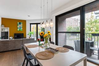 Dit volledig instapklaar appartement is prima gelegen in de hippe Cadix-buurt te Antwerpen. Deze gezellige buurt werd recentelijk enorm...