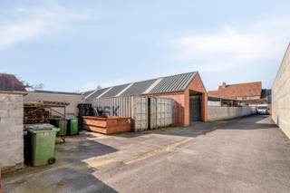 Seize the opportunity to own a remarkable industrial warehouse at Vijverstraat 34, Roeselare, Belgium – now for sale at just €279,000!...