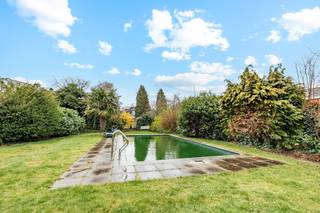 <p><span>Deze bouwgrond voor gesloten bebouwing is strategisch gelegen te Aalst op een perceel van 4a01ca.</span></p><p><span> </span></p><p><span>Op wandelafstand van scholen, winkels en openbaar vervoer. De bouwgrond heeft een straatbreedte van 8 meter. </span></p><p><span>Mogelijkheid voor aankoop van naastgelegen woning. </span></p><p><span> </span></p><p><span>Voor meer informatie en/of een bezoek, contacteert u Didier op het nummer 0476/ 73. 17. 99.</span></p><p><span> </span></p>