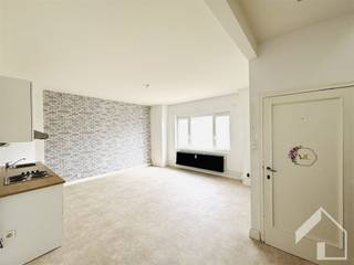 Te renoveren opbrengsteigendom bestaande uit 2 units, nabij het centrum van Broechem. Op de gelijkvloerse verdieping vinden we een...