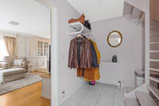 Instapklare woning met 4 slaapkamers, gelegen in een verkeersluwe straat, op een perceel van 510m², met een EPC waarde van 183 kWh / ( m² jaar)...