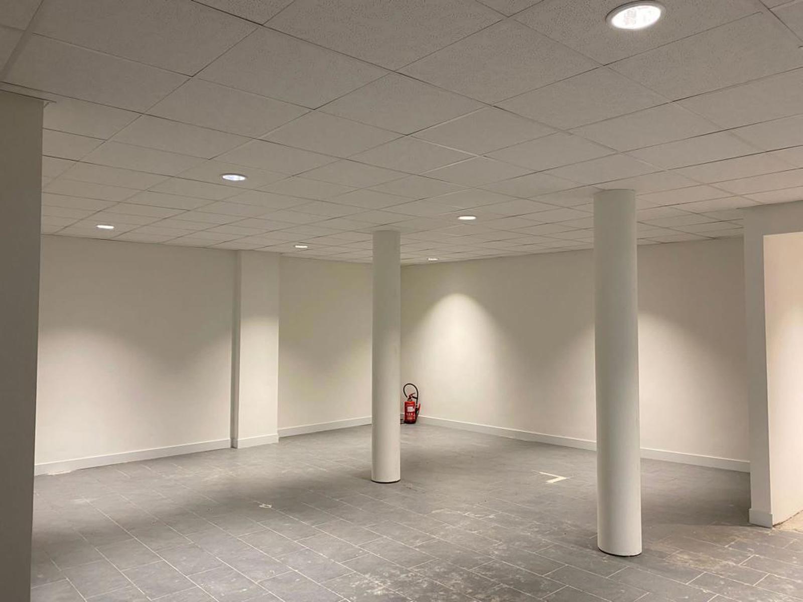 Handelsgelijkvloers  van maar lietst 146m² op AAA- Locatie  - foto 3