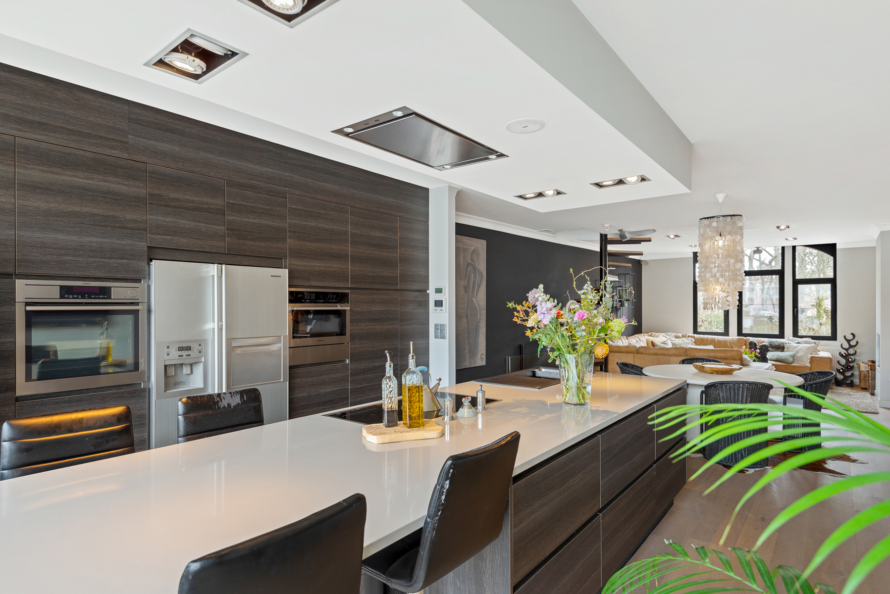 Degelijk gerenoveerde woning aan de Vesten te Lier. - foto 4