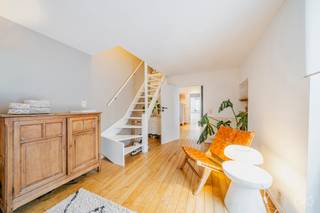 Ideaal gelegen in La Hulpe, op wandelafstand van de belangrijkste winkelstraat en in de onmiddellijke nabijheid van het station, winkels, scholen...