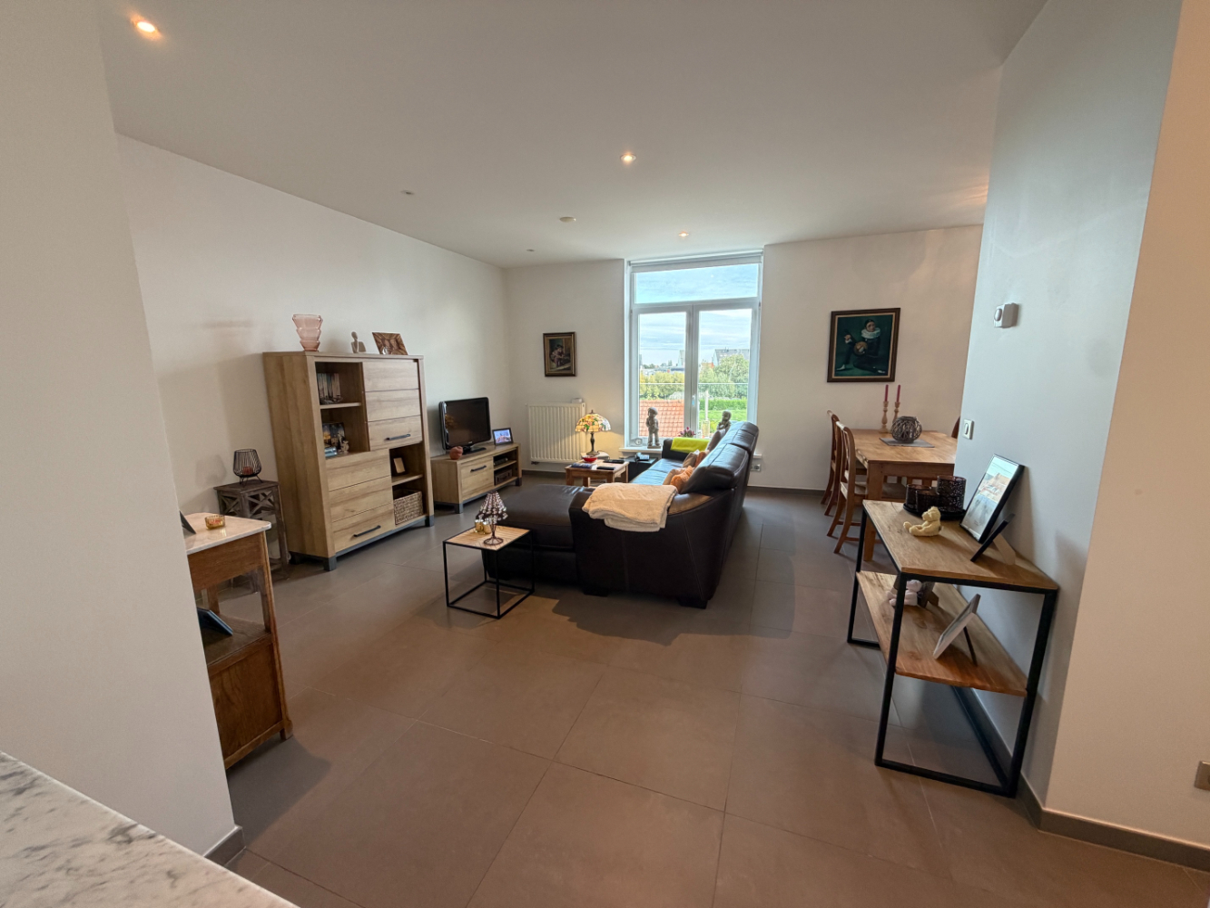Bel appartement prêt à emménager avec une chambre. Situé au troisième étage dans un immeuble calme sans ascenseur. - photo 5