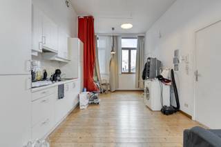 We sell this studio in the Schoytestraat in the heart of Antwerp. Thanks to its prime location, many cool shops and restaurants are within...
