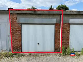 HOBOKEN | GARAGEBOX MET MANUELE KANTELPOORT GELEGEN IN DE OUDESTRAAT 52 |geen nutsvoorzieningen | D 5,5m x B 3,3m | Centrum Hoboken ...