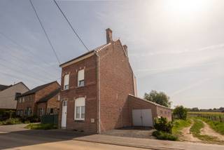 Immo Pické biedt U deze gunstig gelegen woning aan omringd door de velden en weilanden en gelegen in de nabijheid van scholen, winkels,...