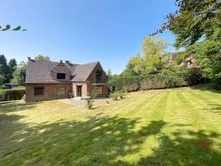 TREVI BRABANT biedt u deze onlangs gerenoveerde villa van ca. 211 m², dicht bij het Schaveys Park en alle voorzieningen (winkels,...