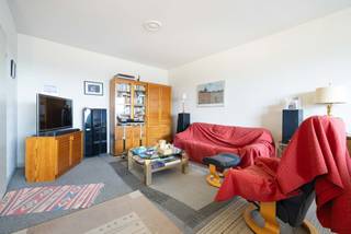 MOLENBEEK-SAINT-JEAN, Machtens neighborhood, spacious apartment with approximately 100m² of living space located on the 13th floor. It comprises: entrance hall, large living room of ± 32m², semi-equipped kitchen, hallway with cupboards, 2 bedrooms (± 17.5m² and ± 13.5m²), bathroom, separate toilet, south-facing front terrace of ± 10m², north-facing rear terrace of ±7m² and cellar. All surface areas are given as an indication. PEB: G, 55kg/(m²/year). Electricity COMPLIANT. Provision for charges: €226/month (communal, cold water, reserve fund). Optional garage box: €30,000 (charges €13/month for common areas and reserve fund). INFORMATION TREVI NORD: 02.410.10.30.
Visit our Facebook page Trevi Nord