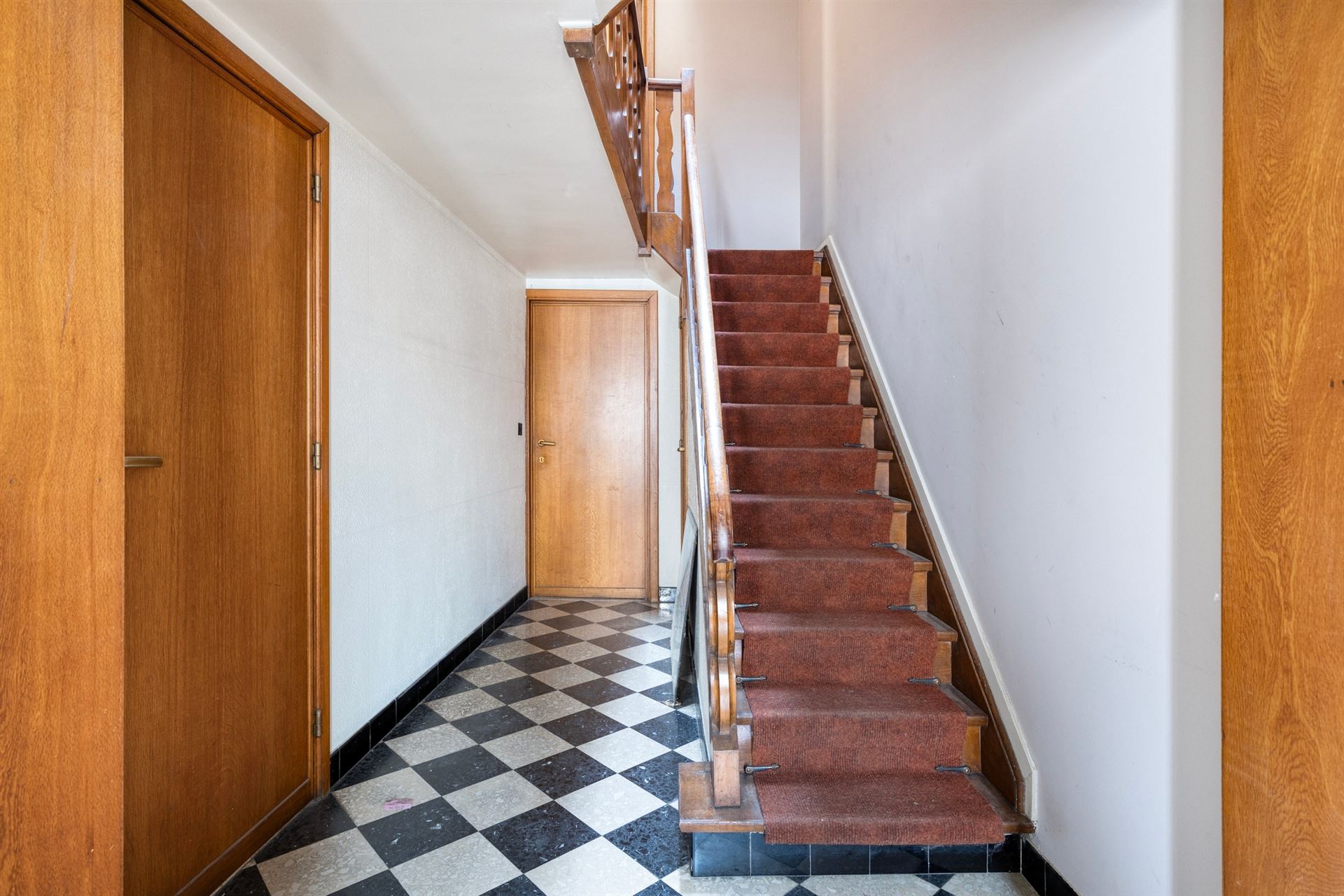 Opbrengsteigendom opgedeeld in 2 appartementen met 2 slpks - foto 3