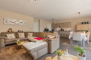 Trendy en instapklaar 2-slaapkamerappartement in het landelijke Oudegem – interessante investering of ideale woonstBent u op zoek naar een stijlvol...