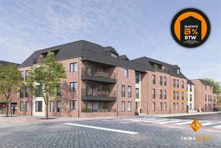 <p><span>CENTRUM KAULILLE aan de rand van het bos: eerste verdieping: appartement van 96m² met twee slaapkamers en een overdekt terras van 18 m² gericht op het westen (dus lekker genieten van de avondzon!)</span></p><p><span> </span></p><p><span>Indeling:</span><span> inkomhal, apart toilet, berging, badkamer, 2 slaapkamers, ruime woonkamer met open keuken, overdekt terras.</span></p><p><span> </span></p><p><span>Troeven:</span></p><ul><li><span>Groot overdekt terras</span></li><li><span>Ruim appartement</span></li><li><span>Inspraak in afwerking</span></li><li><span>Vloerverwarming </span></li><li><span>Energiezuinig (< E20)</span></li><li><span>Vlakbij centrum Kaulille</span></li><li><span>Op 50 meter van het bos!!</span></li></ul><p><span>De ondergrondse autostaanplaats en ondergrondse berging kunnen bij aangekocht worden.</span></p><p><span> </span></p><p><span>Betreft appartement 14 (Blok B) op het architectenplan. De gebruikte foto's zijn louter bedoeld als impressie!</span></p><p><span> </span></p><p><span>De all-in prijs (inclusief 6% btw indien aan de voorwaarden wordt voldaan) voor dit appartement is het volgende:</span></p><p><span> </span></p><p><span>Appartement</span></p><ul><li><span>€ 50.000 grond</span></li><li><span>€ 6.000 12 % registratie op grond</span></li><li><span>€ 249.500 constructie</span><span> </span></li><li><span>€ 14.970 6 % btw op constructie</span></li><li><span>€ 4.500 notaris + basisakte (±)</span></li><li><span>€ 3.975 aansluitkosten nutsvoorzieningen </span></li></ul><p><span> </span></p><ul><li><span>€ 328.945 totaal all-in afgerond</span></li></ul><p><span> </span></p><ul><li><span>Dit zijn de prijzen volledig afgewerkt volgens het lastenboek. Zijn </span><span>niet</span><span> voorzien: verven en behangen.</span></li></ul><p><span> </span></p><p><span>Het lastenboek is te bekomen via Immo Ginis.</span></p><p><span> </span></p><p><span> </span></p>
