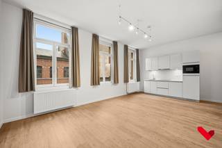 Ce nouveau studio aux finitions haut de gamme bénéficie d'un emplacement privilégié dans une majestueuse maison de maître au cœur de Louvain,...