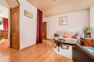 Comfortable instapklare woning met achteruitgang en garageboxDeze ruime comfortabele instapklare woning werd door de jaren heen gerenoveerd. Wat...