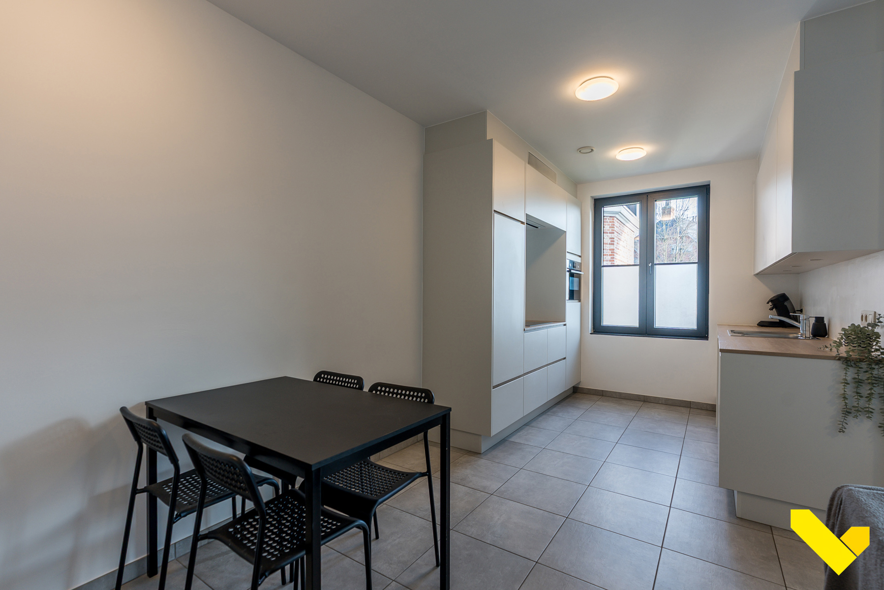 Recent duplex-appartement met 2 autostaanplaatsen. - foto 4