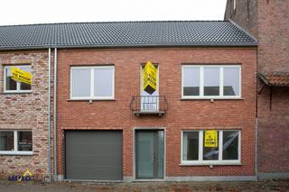 Knappe gerenoveerde gezinswoning met 3 slaapkamers op rustige locatie!Deze volledig gerenoveerde, quasi nieuwbouwwoning kan u vinden in de St...