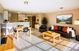 Dit<strong> lichtrijk appartement met 2 slaapkamers</strong> en <strong>zuidwestgericht terras van 5 m² </strong>bevindt zich op de eerste verdieping van Residentie Concerto (Duinenweg 389-391) in Middelkerke, op <strong>wandelafstand van de zeedijk</strong>. Dankzij de <strong>uitstekende centrale ligging </strong>geniet u van een vlotte bereikbaarheid en bevindt u zich vlak bij het strand, het (nieuwe) casino, winkels, horeca en openbaar vervoer.<br /><br />Het appartement is <strong>praktisch en functioneel ingedeeld</strong> en beschikt bovendien over een <strong>privatieve</strong> <strong>kelderberging</strong>, een absolute meerwaarde voor een verblijf aan zee.<br /><br /><strong>Indeling:</strong>
<ul>
	<li>Lichtrijke leefruimte (±35 m²) met grote raampartijen</li>
	<li>Geïnstalleerde keuken met alle nodige toestellen</li>
	<li>Berging met aansluiting voor wasmachine</li>
	<li>Badkamer met ligbad (douchemogelijkheid) en lavabo</li>
	<li>Apart toilet</li>
	<li>Slaapkamer 1 (±11 m²)</li>
	<li>Slaapkamer 2 (±8 m²)</li>
	<li>Zuidwestgericht terras (±5 m²)</li>
	<li>Privatieve kelderberging</li>
	<li>Gemeenschappelijke fietsenberging in het gebouw</li>
</ul>
<br /><strong>Troeven:</strong>

<ul>
	<li><strong>Zongericht</strong> terras</li>
	<li><strong>Toplocatie</strong> nabij strand, winkels, horeca, openbaar vervoer en het nieuwe casino</li>
	<li><strong>Privatieve</strong> <strong>kelderberging</strong></li>
	<li><strong>Interessante investeringsopportuniteit</strong></li>
</ul>
Het appartement is momenteel verhuurd aan <strong>€ 781,83/maand + € 50 forfait gemeenschappelijke kosten</strong>, wat resulteert in een mooi rendement van <strong>ca. 3,28%.</strong><br /><br /><strong>Parkeermogelijkheden</strong> zijn beschikbaar in de directe omgeving.<br /><br />Bent u op zoek naar een <strong>centraal gelegen appartement aan zee</strong>, ideaal als <strong>tweede</strong> <strong>verblijf</strong> <strong>of</strong> <strong>investering</strong>? Contacteer ons vandaag nog voor een bezoek en ontdek zelf het potentieel van deze eigendom.