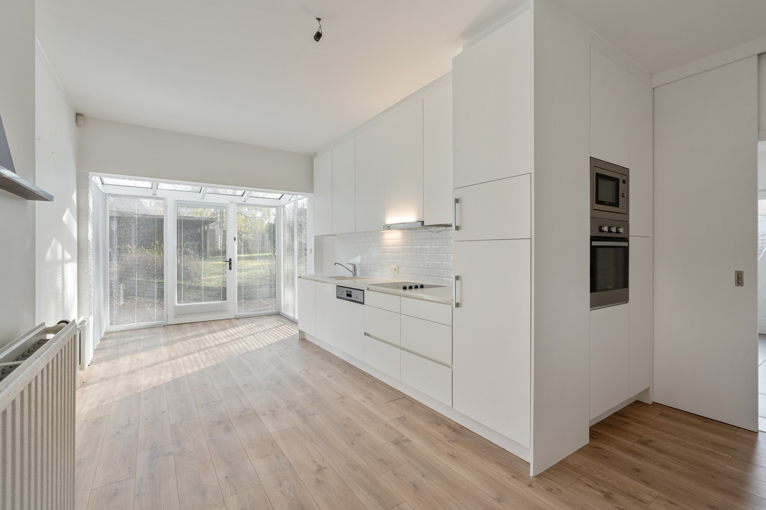 Mooie woning met onderaan een handelsruimte en boven een woonst, gelegen te Rotselaar op een perceel van 6 are 60 centiare. - foto 5