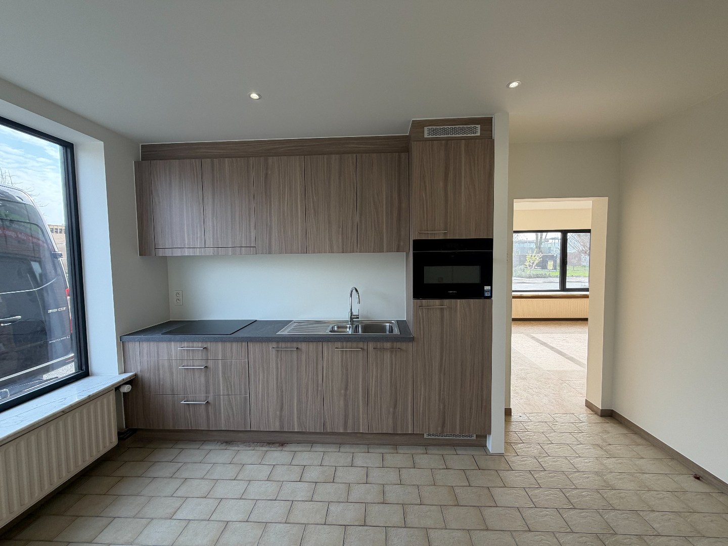 Ruime woning met twee slaapkamers en garage te Sint-Eloois-Vijve - foto 5