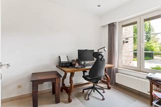 Ruime woning (OBB) in de prachtige wijk "De Sterre" met vier slaapkamers en een grote, doch onderhoudsvriendelijke tuin.Wenst U bereikbaarheid te...