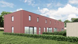 <strong>Nieuwbouwwoningen te koop te Ieper</strong><br /><br />“DE VLOEI” Lot 130<br /><br />Nieuwbouwwoning met tuin !<br /><br />Duurzame 3 slaapkamer woning voorzien van warmtepomp, vloerverwarming, ventilatiesysteem D en zonnepanelen.<br />E-peil 20 !<br /><br />Volledige afwerking : Keuken, vloerafwerking beneden en boven, terras, tuin, ...<br /><br />Woning voorzien van :<br />* inkomhal, vestiaire , toilet<br />* lichtrijke leefruimte<br />* Ruime open keuken <br />* Wasplaats <br />* Tuin met tuinberging<br /><br />Verdieping :<br />* 3 slaapkamers<br />* Badkamer (dubbel meubel, inloopdouche , bad , toilet)<br />* Bovenberging<br /><br />E-peil max 20 !<br /><br />Neem contact voor een bezoek via 051 21 11 11 of matias@imfiro.be
