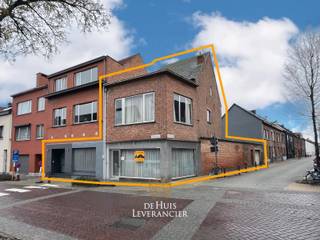 In de Rubensstraat, pal in het centrum van Kontich, bevindt zich deze ruime woonst met tal van mogelijkheden. Dankzij de centrale ligging,...