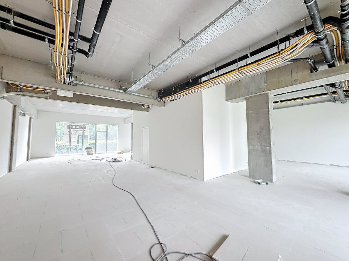 Local commercial nouvellement construit (43 m² - 331 m²) au centre de Lokeren - photo 4