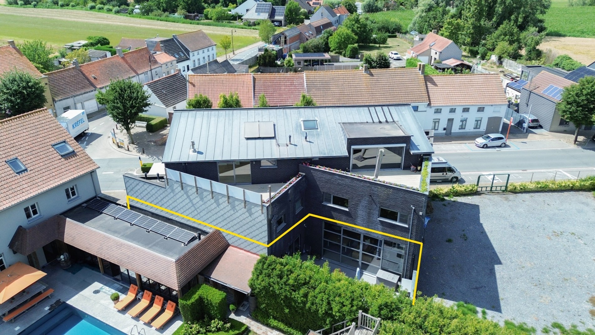 Ruim handelsgelijkvloers met garage, terras, keuken en badkamer te koop in Klemskerke (De Haan) - foto 2