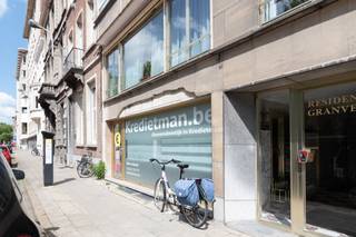 Deze gunstig gelegen kantoorruimte biedt je niet alleen een praktische locatie, maar ook de vrijheid om jouw kantoorinrichting aan te passen aan...