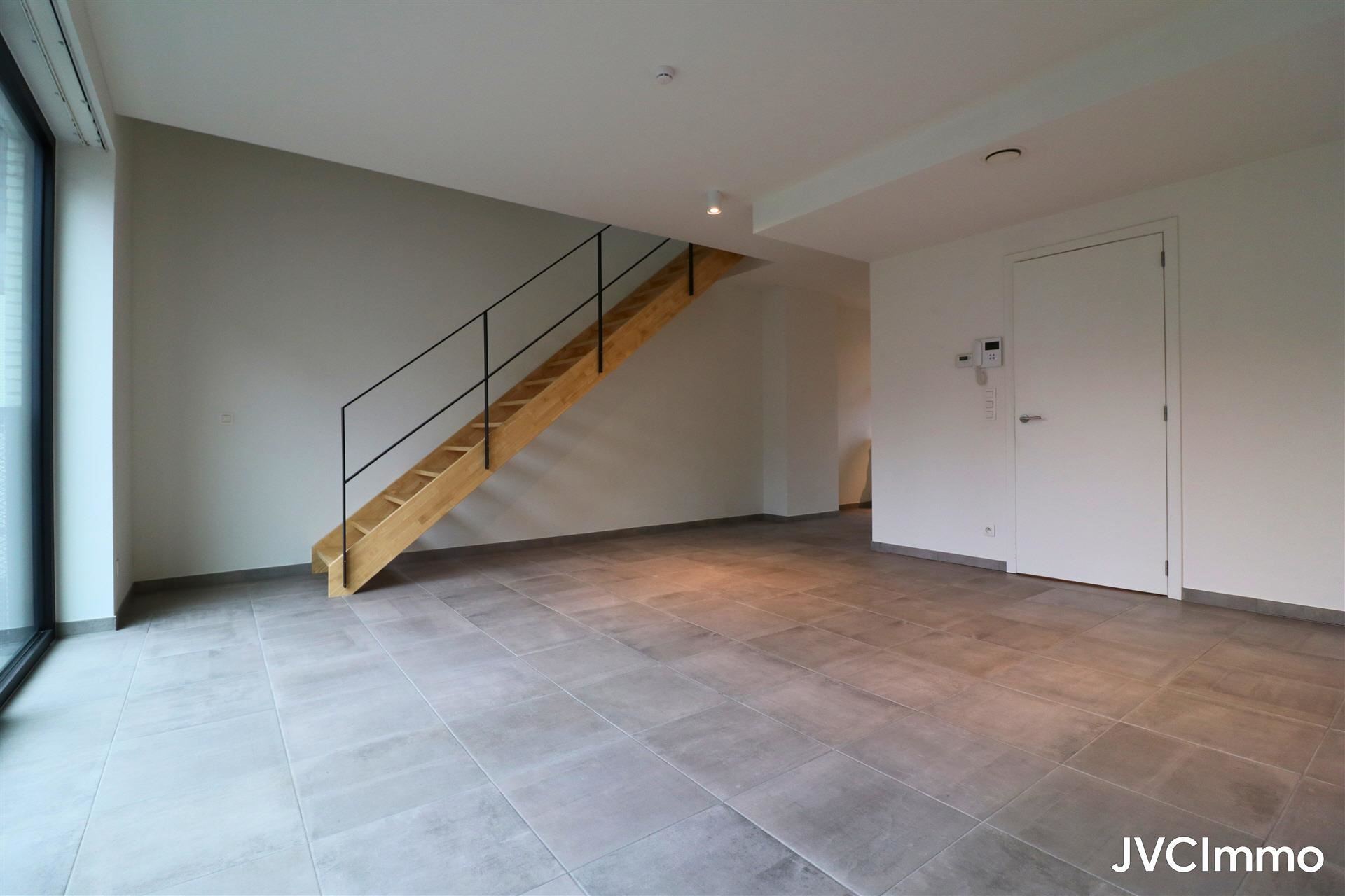 Ruime en lichte maisonnette met 2 slaapkamers - foto 3