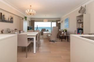 Very spacious fully renovated apartment with 2 bedrooms on the Zeedijk of Middelkerke. Very wide and bright living room with a terrace overlooking the sea, fully new open kitchen with all comforts. Bathroom with walk-in shower, separate toilet. 2 bedrooms with a terrace at the back. Private cellar included in the price!
