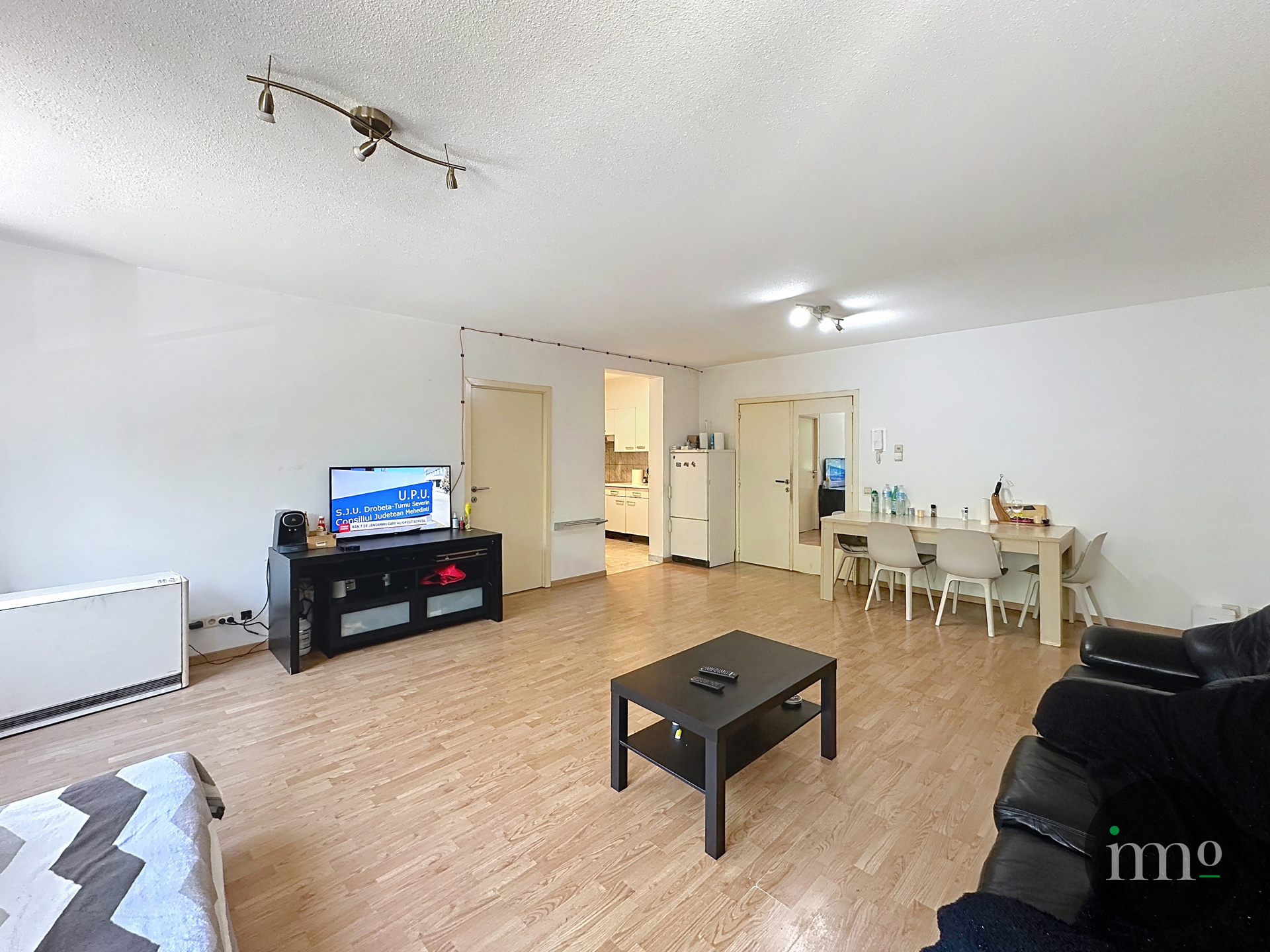 Ruim appartement met terras en 4 slaapkamers en staanplaats in Ukkel! - foto 4