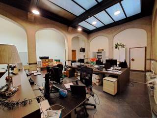 Op een toplocatie, vlakbij de Grote Markt van Lier, bevindt zich deze karaktervolle winkelruimte in het prachtige historische gebouw ‘De Oude...