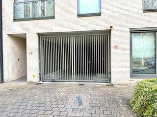 Ondergrondse autostandplaats gelegen in de Gebr. Nachtergaelestraat in veilige afgesloten parkeergarage.Beschikbaar 01/09/2026...