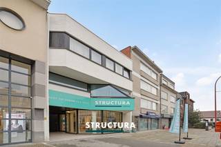 <p><span>Gelijkvloers</span></p><p><span>InkomhalOppervlakte: 2,0m²</span></p><p><span>Verdieping 1</span></p><p><span>Vestiaire</span></p><p><span>WC</span></p><p><span>LivingOppervlakte: 40,0m²</span></p><p><span>KeukenOppervlakte: 9,0m²</span></p><p><span>BergingOppervlakte: 5,0m²</span></p><p><span>TerrasOppervlakte: 35,0m²</span></p><p><span>Verdieping 2</span></p><p><span>NachthalOppervlakte: 5,0m²</span></p><p><span>Slaapkamer3,4m x 3,7m = 12,4m²</span></p><p><span>Slaapkamer4,3m x 2,2m = 9,4m²</span></p><p><span>Slaapkamer5,2m x 2,0m = 10,4m²</span></p><p><span>BadkamerOppervlakte: 2,4m²</span></p><p><span>WCOppervlakte: 1,5m²</span></p><p><span> </span></p>