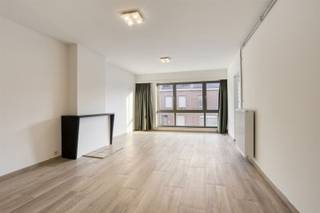 Gunstig gelegen en comfortabel 2-slaapkamer appartement. In kleinschalig gebouw zonder vaste maandlasten 2-slpk appartement bestaande uit inkomhal,...