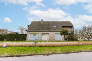 Voor meer info contacteer Simon via 0498 12 37 08 of simon@vicusvastgoed.beDeze ruime, vrijstaande villa bevindt zich op een uitstekende locatie en...