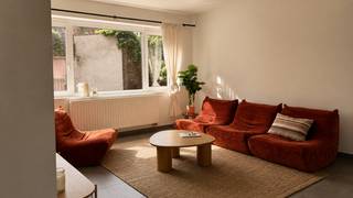 <p><span>Appartement moderne de 2 chambres avec terrasse dans un emplacement idéal !</span></p>
<p><span>Vous recherchez un appartement prêt à emménager dans un excellent quartier de Gand ? Alors ce charmant appartement situé Zuidkaai 8 boîte 101 mérite certainement une visite. Le bien combine confort, style et agencement pratique dans un environnement calme tout en restant central.</span></p>
<p><span>Le lumineux séjour avec cuisine ouverte moderne constitue le cœur de l’appartement et offre un espace agréable pour se détendre ou recevoir des invités. Dans le prolongement du séjour se trouve une agréable terrasse où vous pourrez profiter en toute tranquillité d’un moment de détente ou d’une journée ensoleillée.</span></p>
<p><span>L’appartement dispose également de deux chambres spacieuses, d’une salle de bains moderne équipée d’une douche et d’un lavabo, ainsi que d’un agencement pratique optimisant parfaitement l’espace disponible.</span></p>
<p><span>La localisation est un véritable atout : à proximité du centre historique de Gand, des transports en commun, des commerces, des restaurants et des grands axes routiers. Idéal pour ceux qui souhaitent vivre confortablement avec toutes les commodités à portée de main.</span></p>
<p><span>Intéressé(e) ? N’hésitez pas à nous contacter pour plus d’informations ou pour organiser une visite.</span></p>
<p></p>