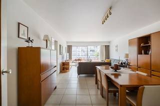<p><span>Centraal gelegen appartement met 2 slaapkamers en terras</span></p><p><span> </span></p><p><span>Op de centraal gelegen Ruggeveldlaan te Deurne vinden we dit perfect onderhouden appartement. Het is gelegen nabij winkels, scholen en openbaar vervoer.</span></p><p><span>Ook het centrum van Antwerpen bereik je vlot met de tram die zo goed als voor de deur stopt.</span></p><p><span> </span></p><p><span>Het appartement (97m2 cfr EPC) betreden we langs de ruime inkomhal. Er is een grote woonkamer met terras aan de voorkant.</span></p><p><span> </span></p><p><span>Naast de woonkamer vinden we de keuken. </span></p><p><span>Achteraan het appartement zijn er 2 ruime slaapkamers. </span></p><p><span>Het appartement beschikt over een badkamer met douche in bad en dubbele lavabo. Er is een apart toilet.</span></p><p><span>In de kelder is er nog een berging.</span></p><p><span> </span></p><p><span>In de gemeenschappelijke kosten van het gebouw zijn volgende zaken inbegrepen: Verwarming op calorietellers, waterverbruik, gemeenschappelijke elektriciteit, poets, syndicus, blokpolis, onderhoud gebouw, onderhoud lift, onderhoud tuin, bijdrage reservefonds.</span></p><p><span> </span></p><p><span>Ben jij geïnteresseerd in dit appartement te koop in Deurne? Ben je op zoek naar ander vastgoed of wens je de waarde van jouw eigendom te kennen? Dan ben je bij BOLT Immo aan het juiste adres! We helpen jou graag verder! Bel 03/568.68.06 of mail </span><span><span>info@bolt.immo</span></span></p><p><span> </span></p>