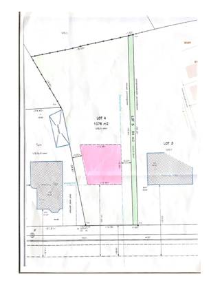 <p><span>Dit prachtige stuk bouwgrond in Glabbeek biedt een unieke kans om uw droomhuis te realiseren</span><span>. Met een royale grondoppervlakte van 1078m², heeft u meer dan genoeg ruimte voor een ruime woning, evenals een prachtige tuin. De bewoonbare oppervlakte van 157m² biedt voldoende mogelijkheden voor een comfortabele en moderne inrichting.</span></p><p><span> </span></p><p><span>Gelegen in een rustige en groene omgeving, geniet u hier van de perfecte balans tussen natuur en nabijheid van voorzieningen. De centrale ligging in Glabbeek zorgt ervoor dat u snel toegang heeft tot scholen, winkels en openbaar vervoer.</span></p><p><span> </span></p><p><span>Dit perceel beschikt over geen bestaande constructies, wat u de vrijheid geeft om uw woning geheel naar eigen wens te ontwerpen. Of u nu een modern architecturaal meesterwerk of een charmante landelijke woning wenst, de mogelijkheden zijn eindeloos.</span></p><p><span> </span></p><p><span>Mis deze kans niet om te investeren in een waardevolle locatie waar uw toekomstdromen werkelijkheid kunnen worden. Neem vandaag nog contact op voor meer informatie en ontdek de potentie van dit unieke perceel in Glabbeek.</span></p><p><span> </span></p><p><span>Voor meer info of vrijblijvende afspraak, bel 0487/66 33 60 of mail ronnystorms@janssenenjanssen.be</span></p>