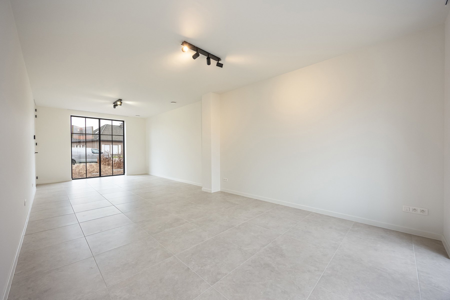 Luxueus afgewerkte nieuwbouwwoning op historische toplocatie - foto 3