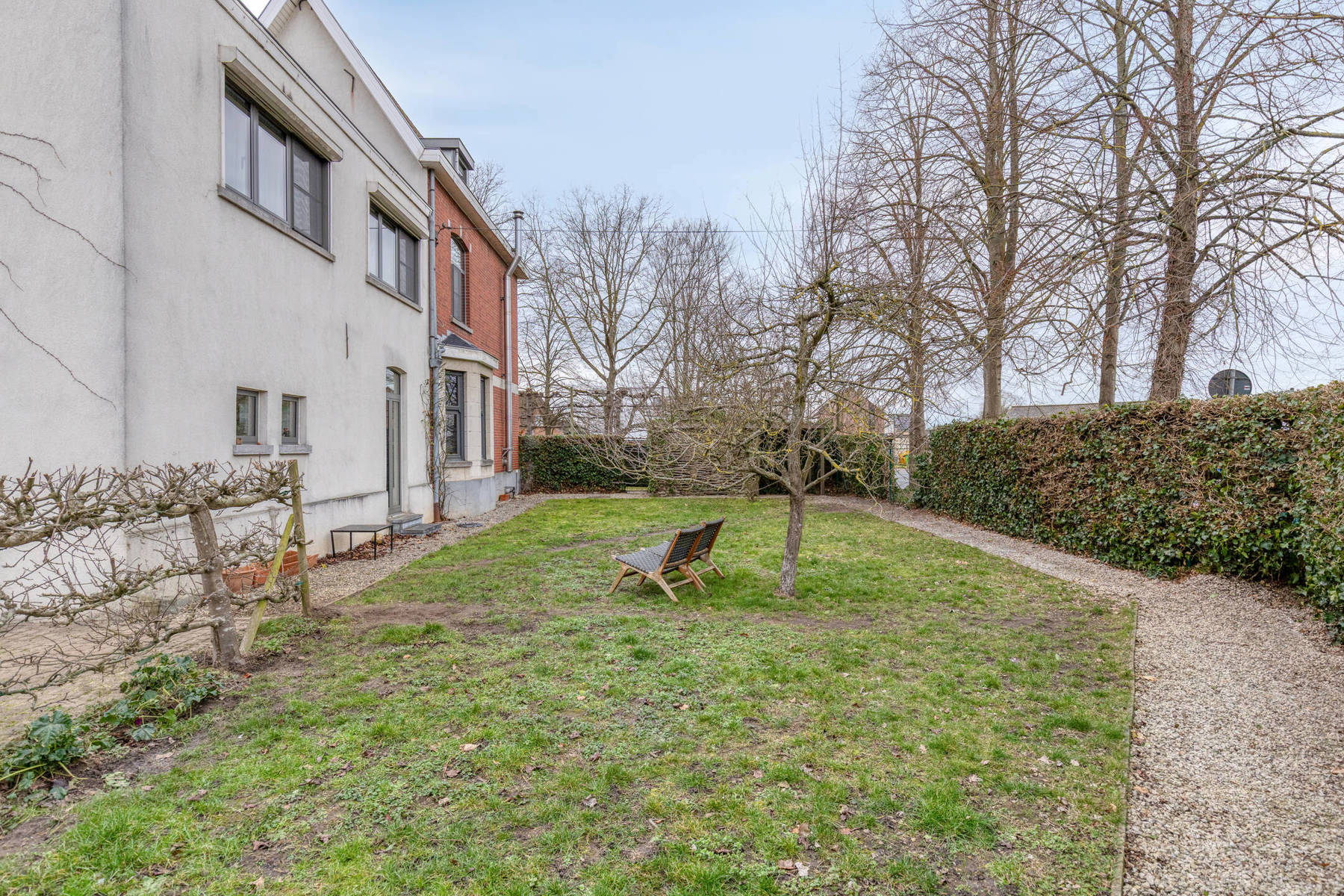 Charmant herenhuis met prachtige tuin en 2 garages! - foto 5