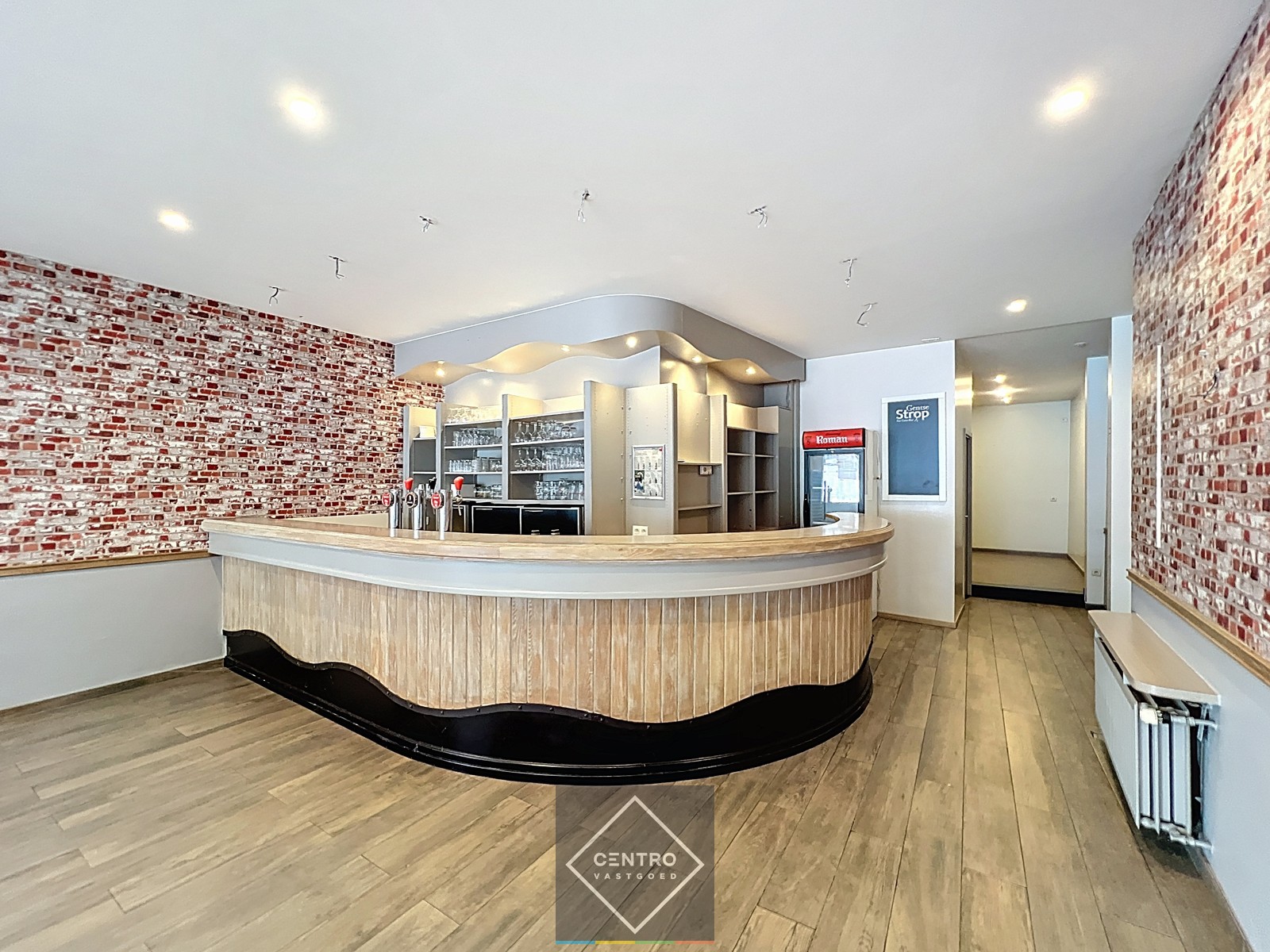 Ruim instapklaar handelspand met te renoveren woning (vroeger café Comodo en ook café Mozart) op de Grote Markt (Izegem) ! - photo 4